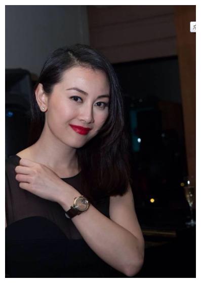 凭借性感走红的袁嘉敏,现如今已经36岁,仍被称为"魔鬼身材"?