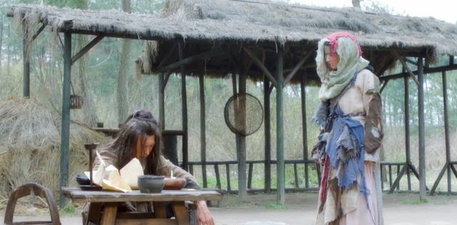 被很多女生喜欢 可是我没有经济能力 给不了她们想要的 所以...