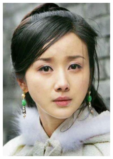 孙菲菲演《李卫当官》红极一时,在片场被打后淡出娱乐圈