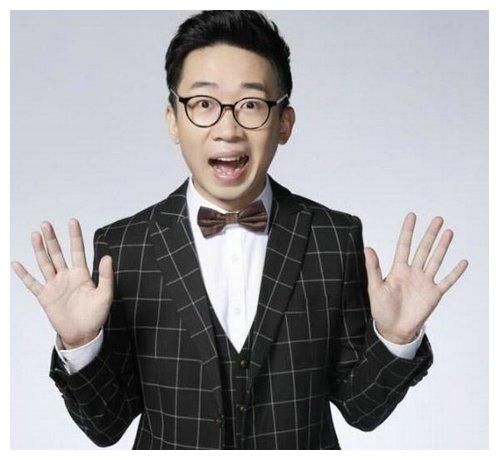 杨迪每年赚这么多钱为啥还这么抠门看到他妈妈我明白了