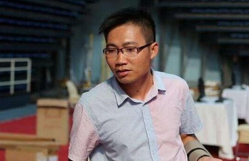 八次复读拒绝八所名校，非清华不上32岁才如愿，理想是找个好老婆休闲区蓝鸢梦想 - Www.slyday.coM