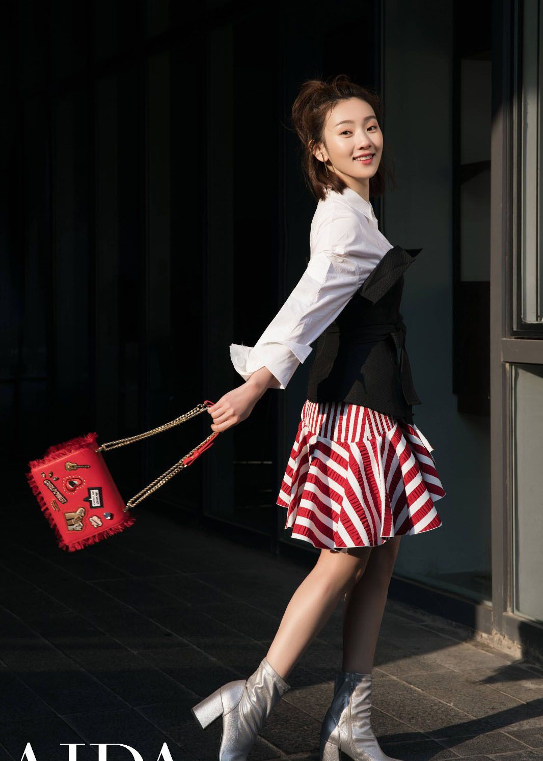 90后小花旦孙艺宁一组时尚街拍 初春穿搭造型养眼_高清图集_新浪网