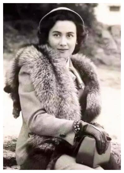 何鸿燊原配年轻时多好看?出身名门浓眉大眼,婚后结局让人唏嘘!