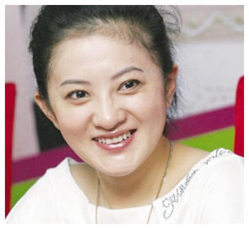 她是琼瑶捧出来的童星,撒贝宁都曾暗恋过,如今40岁仍然单身|婉君|金铭