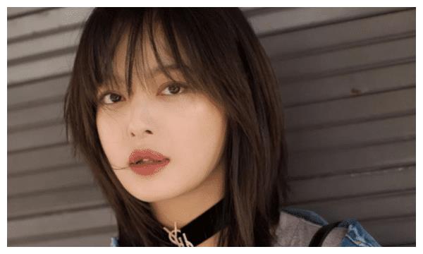 嘴唇厚了起来,毕竟现在女艺人只要一被传出来这些东西就要面对很多