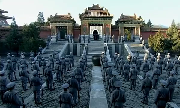 东陵大盗:孙殿英盗慈禧墓前,先给士兵洗脑,这套路真深!