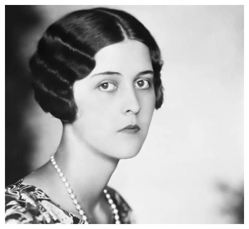 菲利普亲王的4个亲姐姐，被父亲打包远嫁<a href=