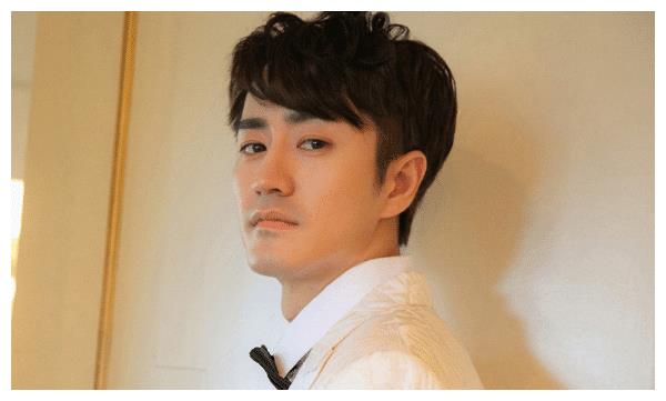 家庭出生很不错的杨玏通过自己的演技在演艺圈备受肯定