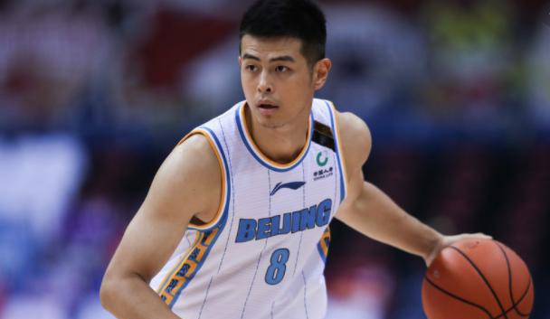 早在2008-2009赛季就登陆cba的方硕,身体条件并不出色,身高仅为1米88