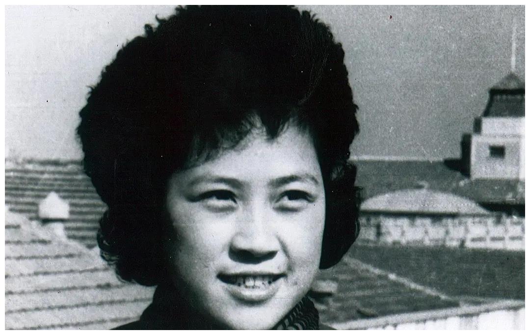 1957年,八一厂筹拍《柳堡的故事》,由新中国第一位女导演王苹执导.
