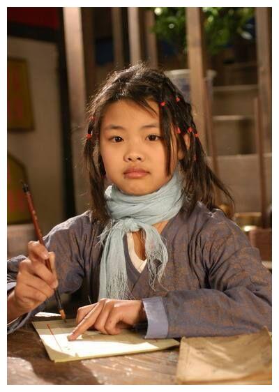 童星王莎莎跳手势舞,身材超好颜值逆袭,细腰锁骨惹人羡