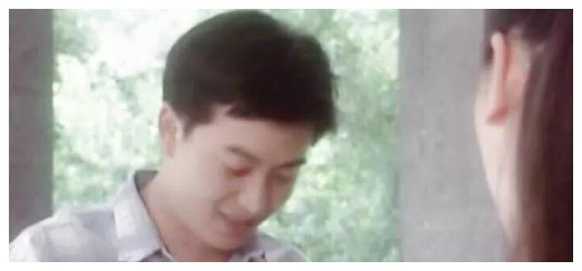 张嘉译年轻时鼻子高挺,气质高冷满脸呆萌,网友:和林狗一张脸!