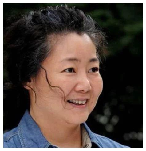 她出道24年零绯闻,只与初恋相守一生,如今结婚29年仍然恩爱如初