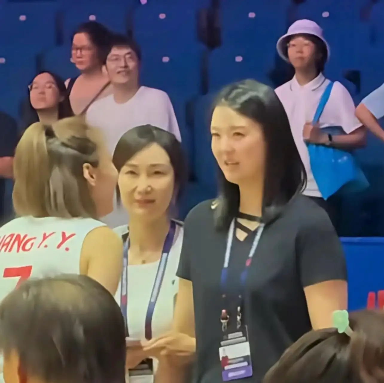 温柔落幕，向阳而生！张常宁现身世联赛，球迷暖心送祝福