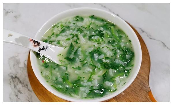 【荠菜粥】1杯米,适量水,适量荠菜,适量食用油,适量精盐