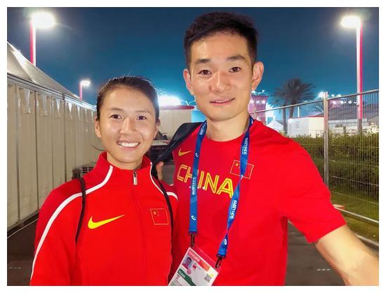 她是中国竞走大满贯,32岁带娃复出再破纪录,丈夫兼任其队医教练|刘虹