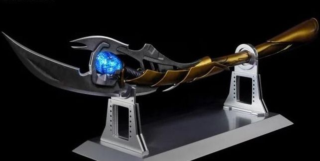 1/ 4洛基的权杖:在权杖上面可是有着一颗心灵宝石,但是洛基只是用它来