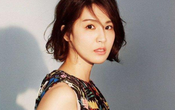 还记得终极一班里的雷婷吗如今30多岁留长发美到认不出