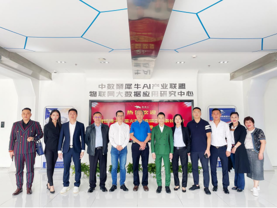 黑犀牛机器人餐厅:智慧共创中国新餐饮,让中餐标准化