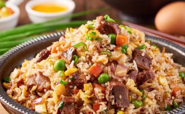 风味美食,营养美味的牛肉炒饭,吃起来就停不下来