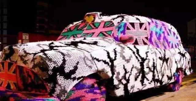 波兰一女子织毛衣上瘾,给自己房子穿上外套,家里全是毛衣装饰休闲区蓝鸢梦想 - Www.slyday.coM 波兰一女子织毛衣上瘾,给自己房子穿上外套,家里全是毛衣装饰休闲区蓝鸢梦想 - Www.slyday.coM