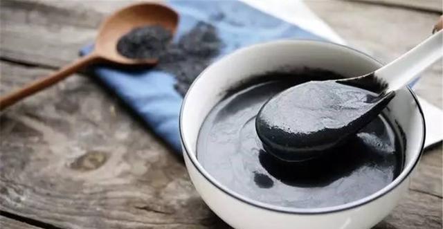 小的时候看电视,不知道大家还记得那个黑芝麻糊的广告吗?