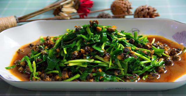 淮扬菜大厨教你被誉为泰州百姓头宴的家常菜——韭菜炒螺蛳头做法|韭