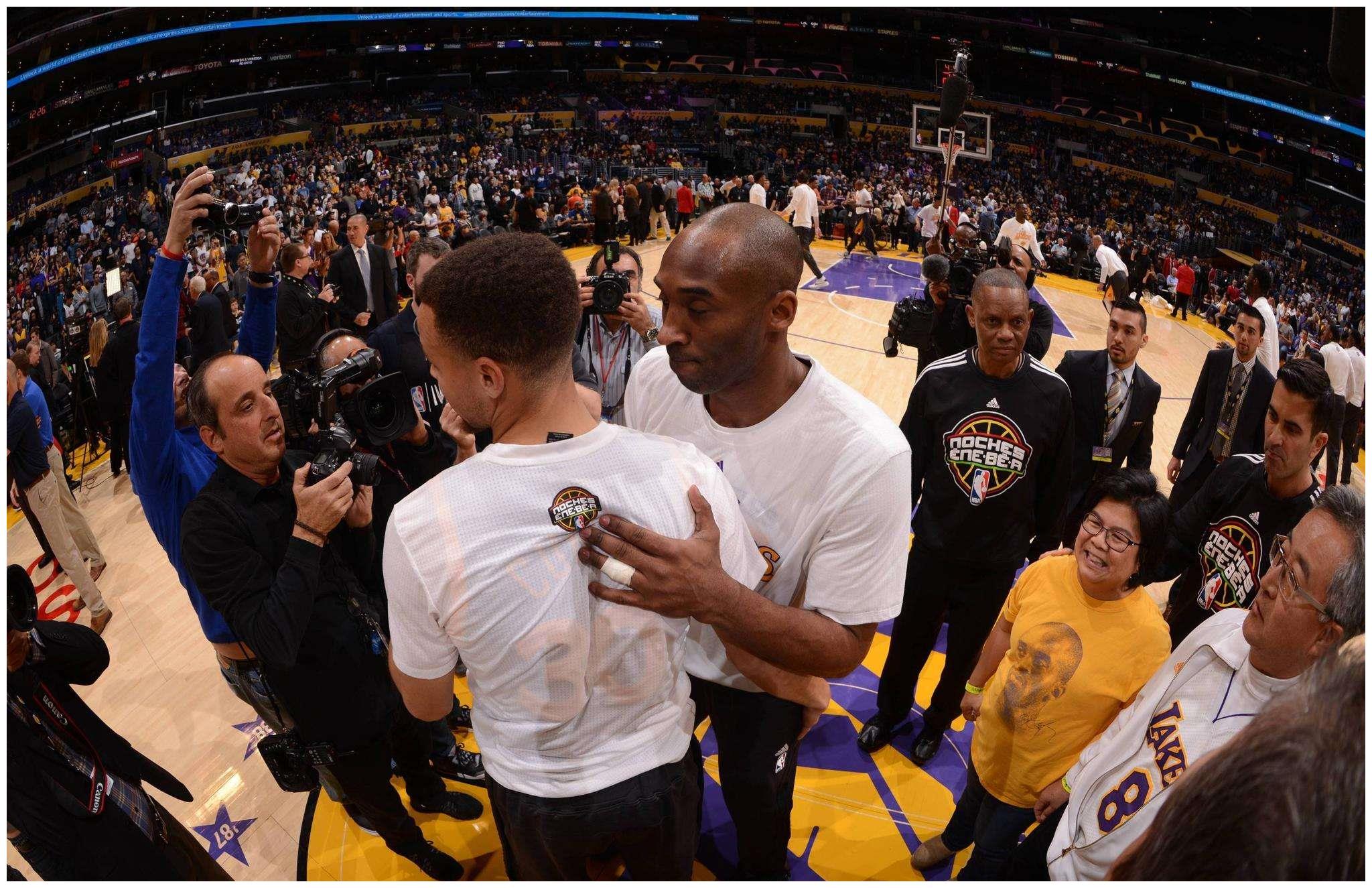 奥尼尔说01湖人每个位置都要强于17勇士,你同意吗?