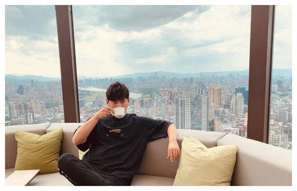 周杰伦晒出台北的豪宅婚后跟昆凌住在这里日子过得太幸福了