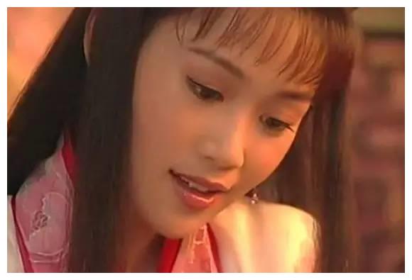 在《少年梁祝》中,梁小冰饰演祝英台一角,相信很多人都看过这个版本的