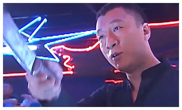 他是《征服》中刘华强的原型,弟弟被仇人砍伤,他杀光了仇家