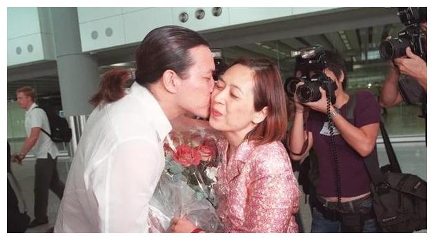 1999年,宝咏琴单方面宣布分手,前男友追讨:39条内裤11亿服务费