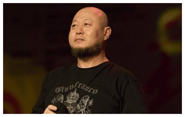 他是90年代火爆的歌手,如今销声匿迹,儿子成为他的骄傲|火风|大花轿