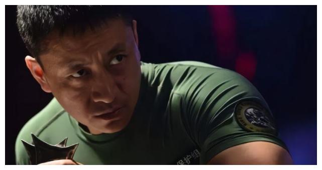 保镖不仅要服务雇主 还要照顾雇主