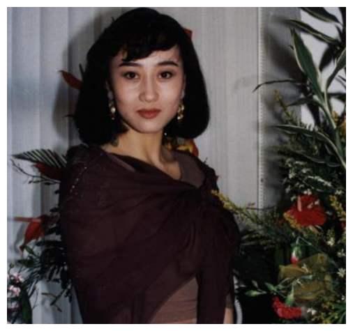 她是最美亚姐和赌王相爱惨遭江湖追杀后嫁李连杰被宠上天