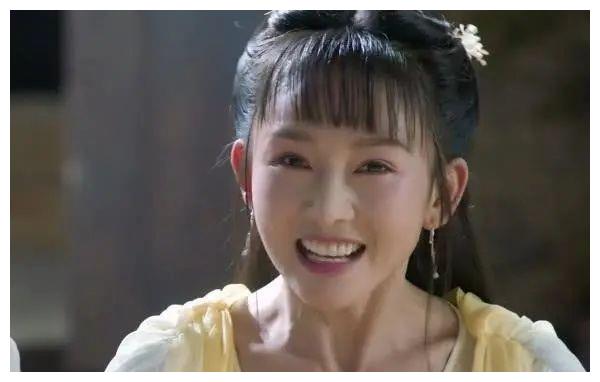 连翘是锦觅在花界的好朋友,夏一瑶出演的,她们两个人的关系很好,而