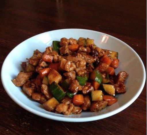 酱爆肉丁无人敌又酥又脆酱香味儿十足