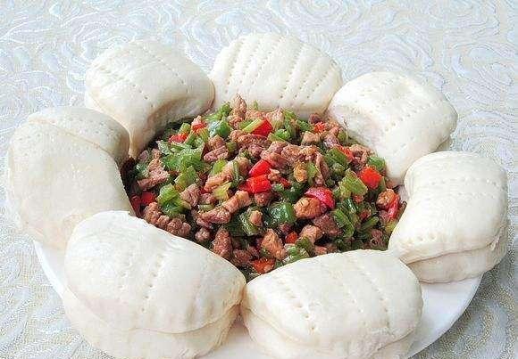 美食严选:小炒肉,芹菜猪肉夹饼,酸豆角炒肉末,姜汁豇豆的做法