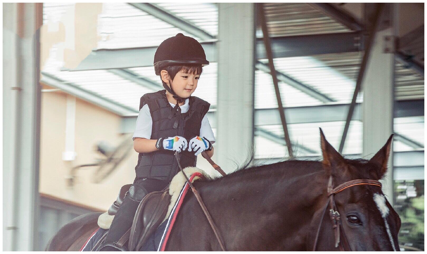6岁陈天雨演技在线,剧中许子言可爱呆萌,剧外文艺有范