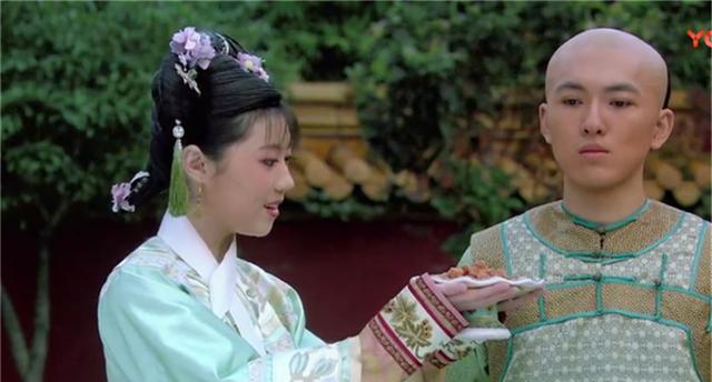 甄嬛传:谁看懂了?大家闺秀最重仪态,为何青樱的脖子却是歪的?