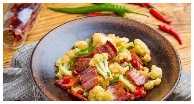 花菜炒腊肉丨干饭人干饭魂一不小心就着它吃光三碗饭