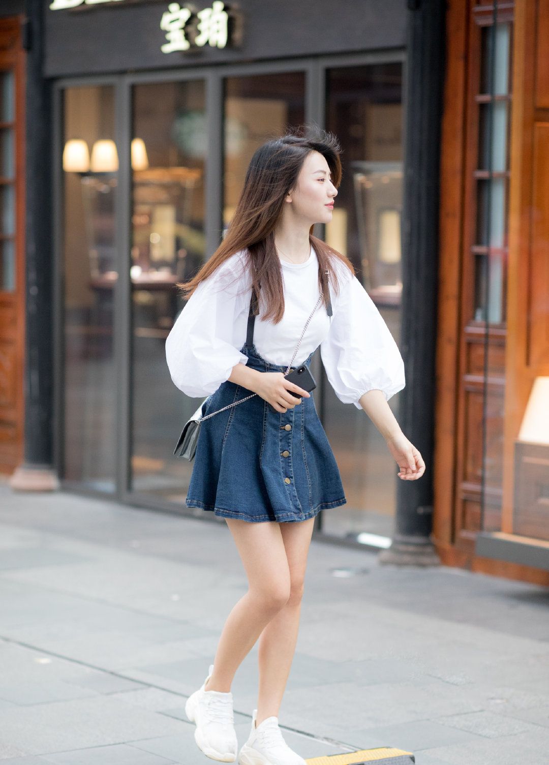 时尚小白鞋你会搭吗?照着穿不会出错,让你每天都能搭出美美造型