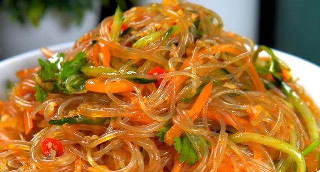 夏天凉菜必备凉拌粉丝清凉爽口百吃不腻一次做一大盘都不够