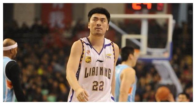 留在球队担任助教,来帮助杨鸣,目前辽宁队的助教张庆武饱受球迷诟病