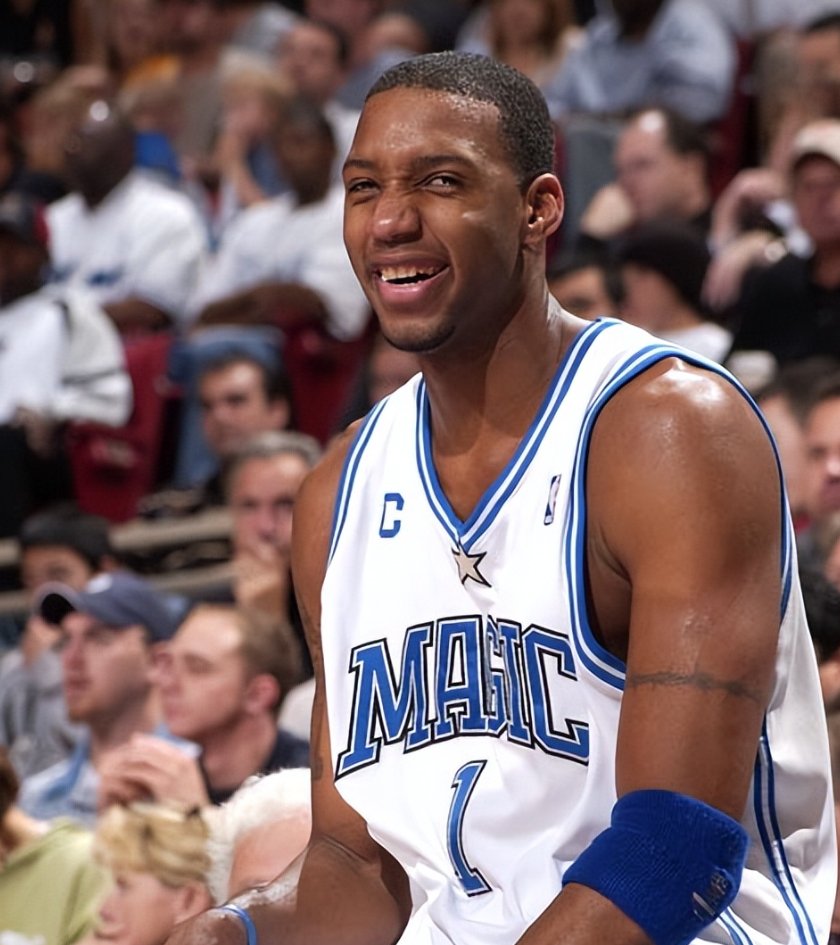 麦迪的巅峰期是在魔术队,获得2个得分王,火箭队时期没荣耀
