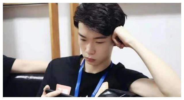 虎牙主播可杰直播误放电影被封网友留言很真实活该你被封