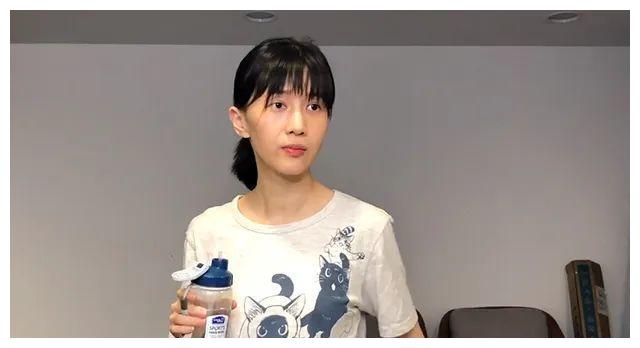 papi酱孩子随父姓被网友群嘲对不起女权不是形式