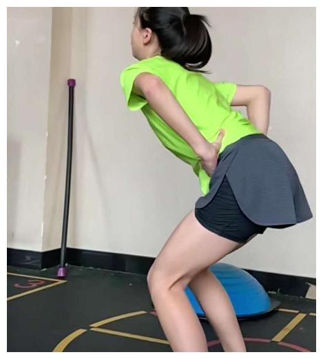 12岁森蝶真会长穿超短紧身裤秒变活力美少女腿部线条真绝了