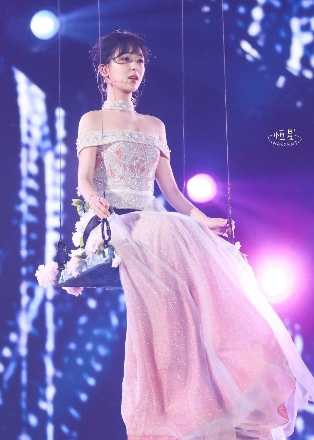 杨紫紫霞仙女礼裙太美,网友:仙女本人!_高清图集_新浪网