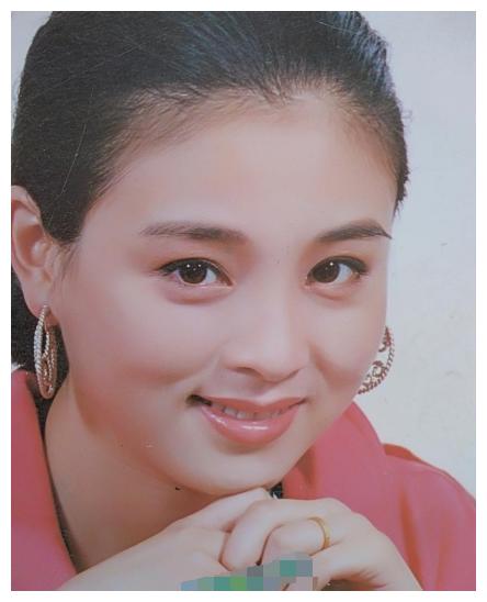 和宋丹丹曾是妯娌49岁赵明明婚姻坎坷被英宁抛弃息影单身至今